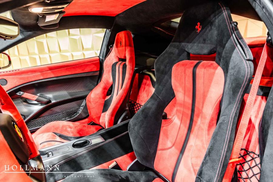 Интерьер Ferrari F12tdf 2015 года  (фото 21 из 28)